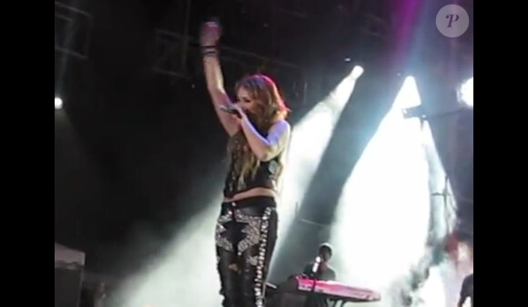 Miley Cyrus se produit sur la scène de Quito (Equateur), vendredi 29 avril 2011, avec son Gypsy Heart Tour.