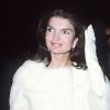 Jackie Kennedy était elle aussi une icône de mode. Fourreau blanc et brushing parfait... Kate Middleton s'inspire aussi de la femme du président américain. Etats-Unis, 1969