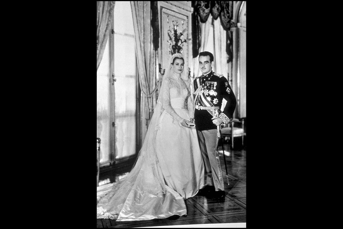 Photo : Grace Kelly et le prince Rainier le jour de leur mariage. La