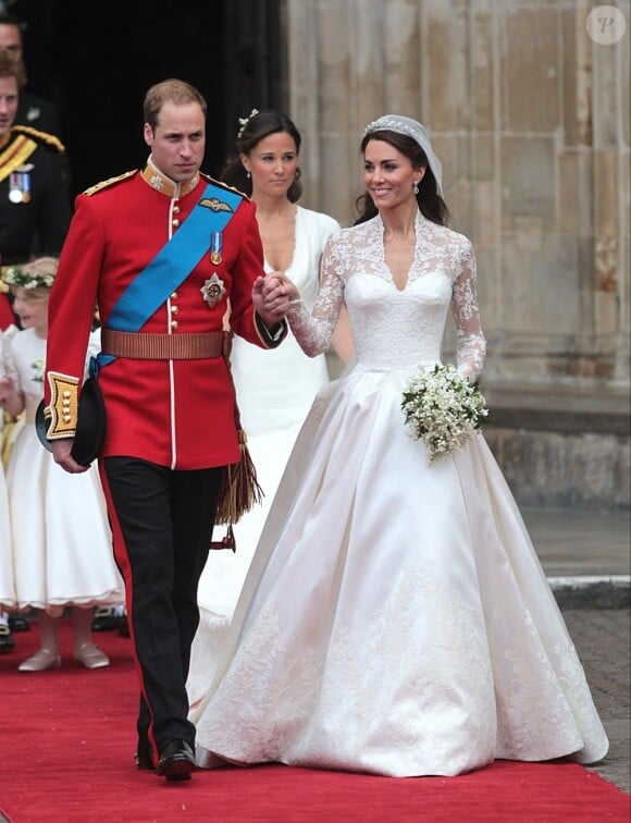 Kate Middleton arborait une robe de mariée signée Sarah Burton inspirée du style des années 50. Londres, 29 avril 2011