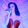 Katy Perry transformée en Jessica Rabbit lorsqu'elle performe en Australie le 31 avril 2011