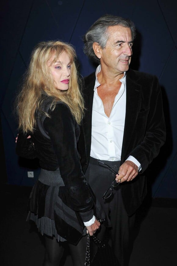 Arielle Dombasle et Bernard-Henri Lévy, à Paris, le 10 septembre 2010.