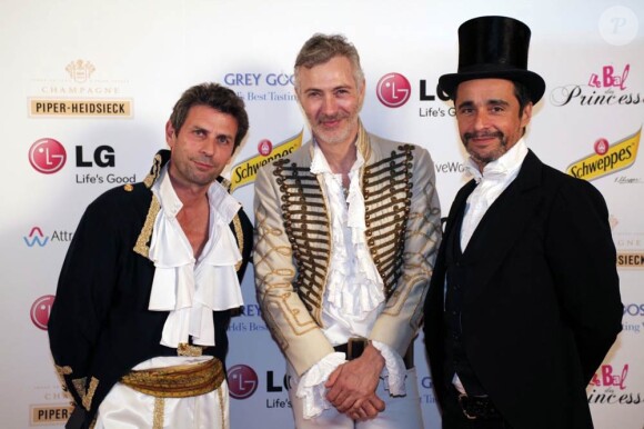 Frédéric Taddeï, Dan Marie Royer et Ariel Wizman, lors du Bal des Princesses, qui s'est tenu à Paris le 30 avril 2011.