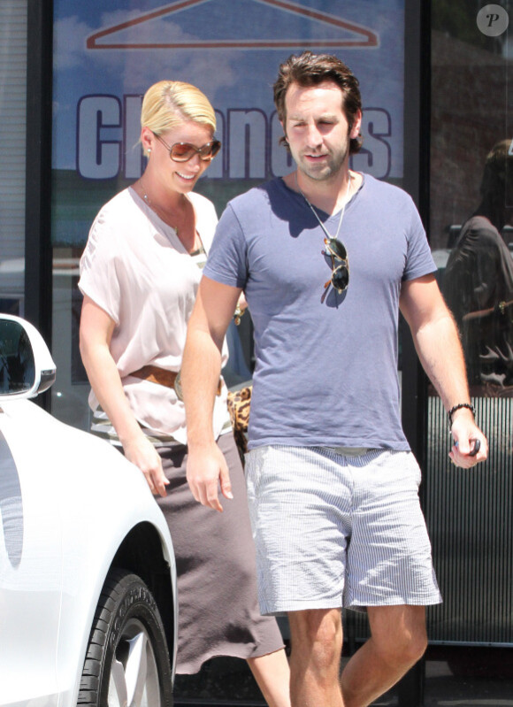 Mariés depuis décembre 2007, Katherine Heigl et le chanteur Josh Kelley ne se quittent pas ! Los Angeles, 3 mai 2011