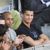 Cristiano Ronaldo dans les gradins du Master 1000 de Madrid le 4 mai 2011 entouré de certains amis