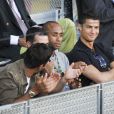 Cristiano Ronaldo dans les gradins du Master 1000 de Madrid le 4 mai 2011 entouré de certains amis 