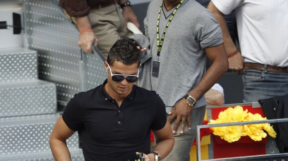 Cristiano Ronaldo, beau et détendu, contemple la victoire écrasante de Nadal !