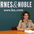 Shania Twain fait une séance de dédicace de son livre From this moment on dans la librairie Barnes &amp; Noble de New York le 4 mai 2011