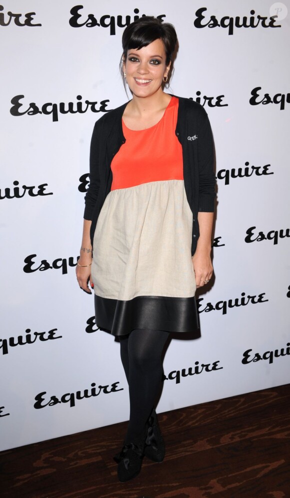 Lily Allen affiche son plus beau sourire lors de la soirée Esquire June. Londres, 5 mai 2011