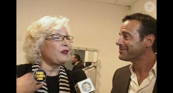 Marie Myriam est interviewée par Rémi Castillo dans les coulisses de l'émission En route vers l'Eurovision sur France 3.