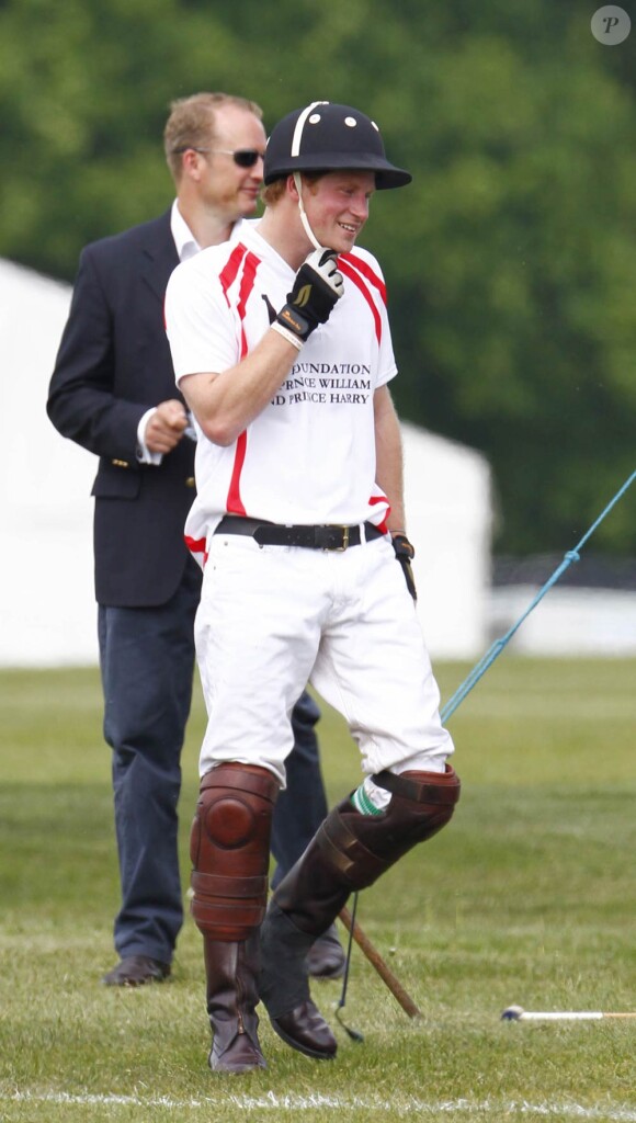 Le prince Harry dispute un match de Polo, à Berkshire le 7 mai 2011.
