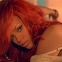 Rihanna : sensuelle et romantique dans son California King Bed !