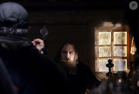 Gérard Depardieu joue le rôle de Grigory Rasputin dans Raspoutine, un film dirigé par Josée Dayan