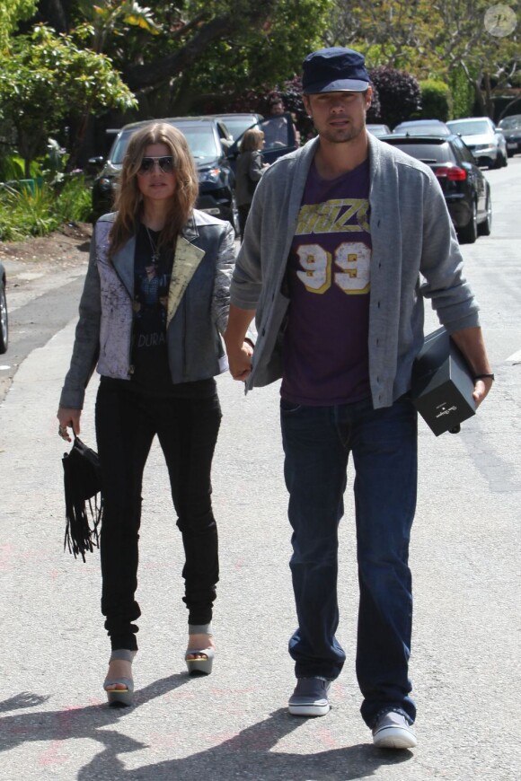 Fergie et son mari Josh Duhamel arrivent à la fête de Pâques organisée par Kate Hudson à Los Angeles le 24 avril 2011