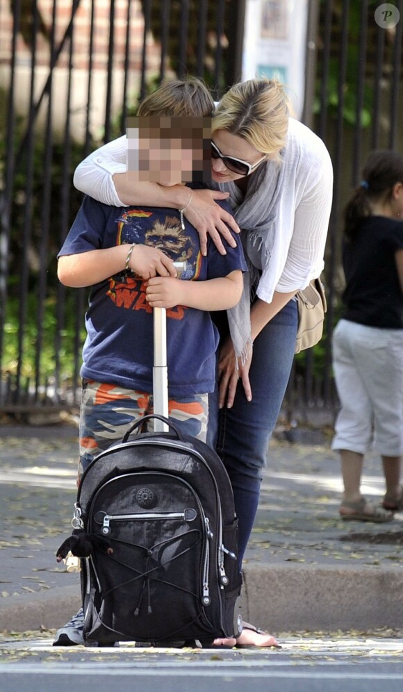 Kate Winslet récupère son fils à l'école à New York le 10 mai 2011