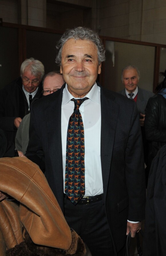 Pierre Perret arrive à la 17e chambre du tribunal correctionnel de Paris, le 22 mars 2011.