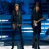 Johnny Hallyday et Zucherro, Blue Suede Shoes, sur TF1 le 26 mars 2011.