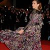 Sarah Jessica Parker a fait le show à Cannes dans une robe Elie Saab pour gravir les fameuses marches... Le 13 mai 2011