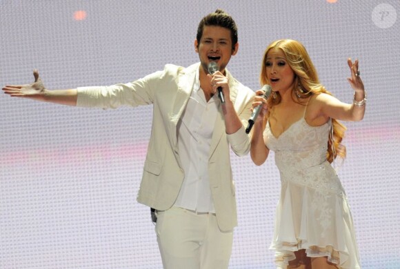 Eldar et Nigar célèbrent leur victoire en finale de l'Eurovision, le samedi 14 mai 2011 à Düsseldorf (Allemagne). 