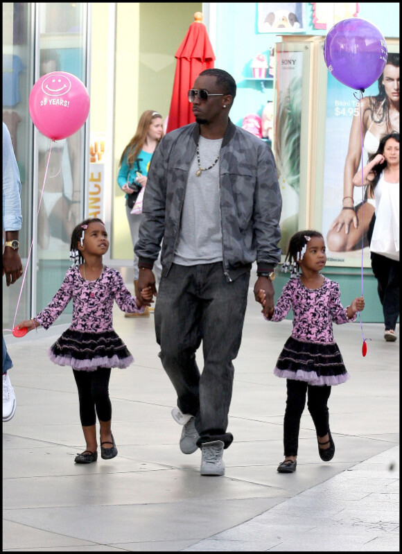 P. Diddy : avec ses filles D'Lila Star et Jessie James il est au top du bonheur dans le Mall Westfield dans Century City à Los Angeles le 14 mai 2011
