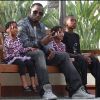 P. Diddy partage un moment de détente avec ses filles D'Lila Star et Jessie James ainsi que son fils Christian dans le Mall Westfield dans Century City à Los Angeles le 14 mai 2011