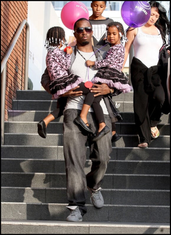 P. Diddy : D'Lila Star dans un bras, Jessie James dans l'autre   pas de jalouses lors de leur promenade dans le Mall Westfield dans Century City à Los Angeles le 14 mai 2011