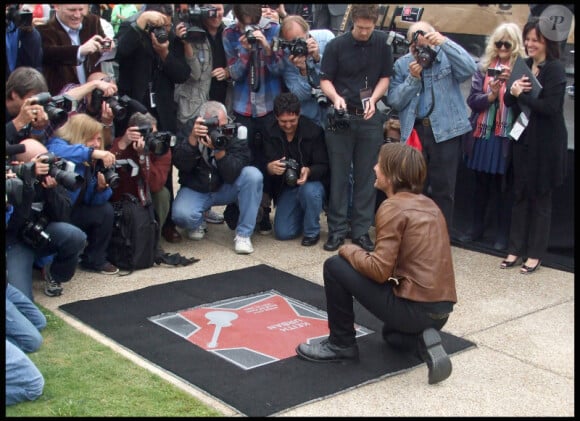 Keith Urban prend la pose avec son étoile ! Nashville, 15 mai 2011