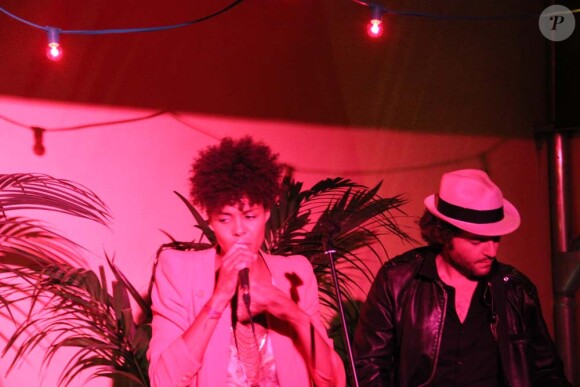 Ayo et Matthieu Chedid en concert à la Villa Chic à Cannes, le 15 mai 2011.