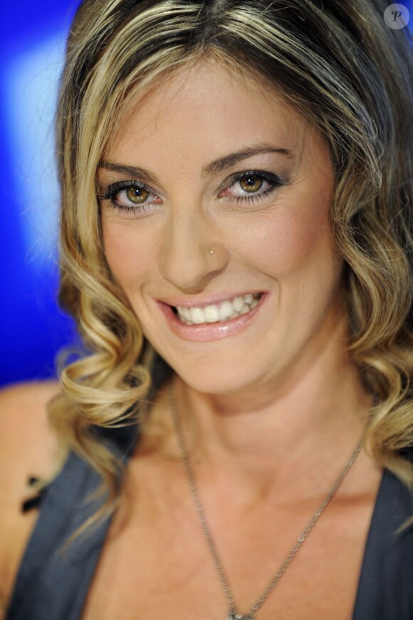 Eve Angeli sur un plateau télé en 2010