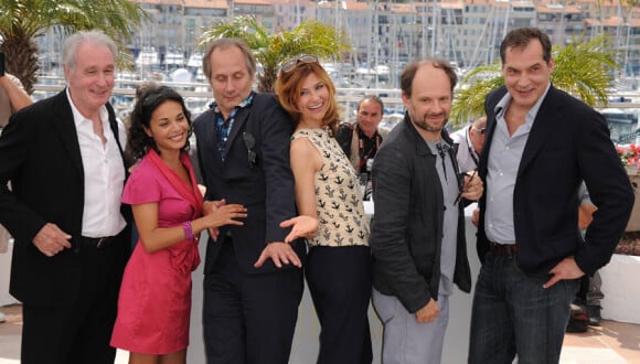 Bernard Le Coq, Saïda Jawad, Hippolyte Girardot, Florence Pernel, Denis Podalydès et Samuel Labarthe lors du photocall du film La Conquête au festival de Cannes le 18 mai 2011