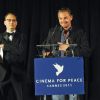 Leonardo DiCaprio lors du dîner de charité Cinema for Peace organisé au Carlton, à Cannes, le 18 mai 2011