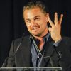 Leonardo DiCaprio rend hommage à son copain Sean Penn lors du dîner de charité Cinema for Peace organisé au Carlton, à Cannes, le 18 mai 2011