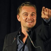 Leonardo DiCaprio rend hommage à Sean Penn devant une sublime Uma Thurman !
