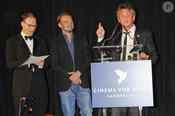 Sean Penn lors du dîner de charité Cinema for Peace organisé en son honneur au Carlton, à Cannes, le 18 mai 2011