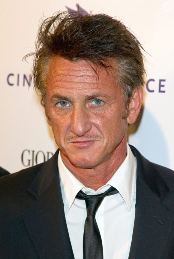 Sean Penn lors du dîner de charité Cinema for Peace donné en son honneur , le 18 mai 2011. Hôtel Carlton à Cannes