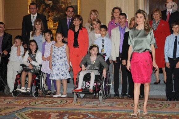 Letizia d'Espagne a salué des enfants malades. Madrid, 18 mai 2011