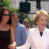 Patti Davis et sa mère Nancy Reagan, à Los Angeles, le 14 juillet 2002.