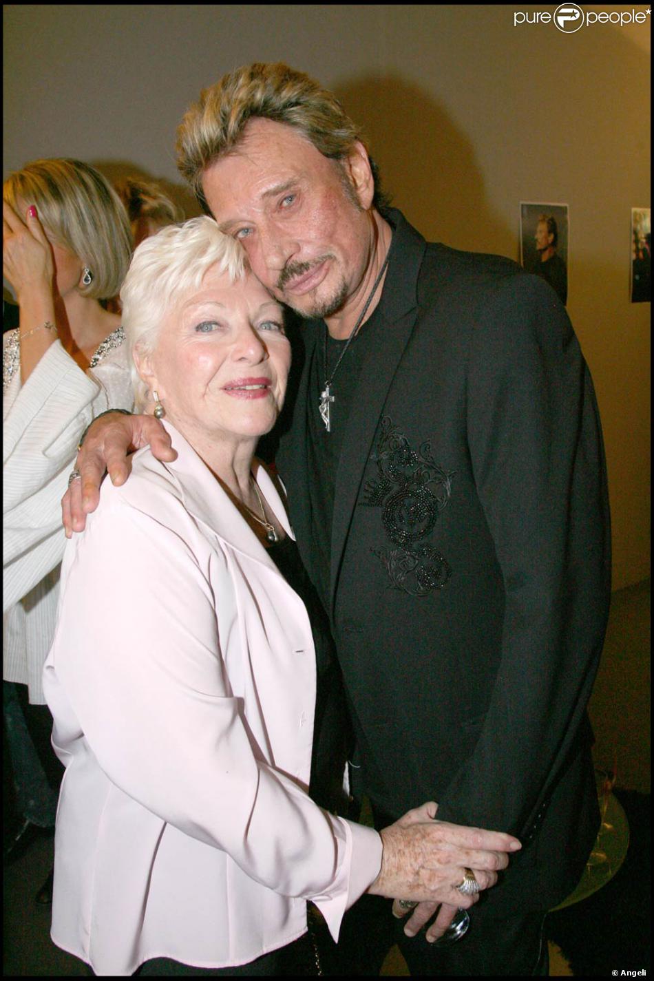 En 2009 C Est Line Renaud Qui Venait Retrouver Johnny Hallyday Dans Les Coulisses De Son Tour 66 Au Stade De France Le 25 Mai 2011 Ce Sera Au Tour De Johnn Purepeople