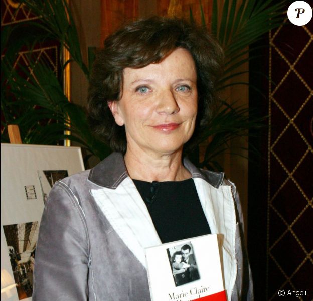 Marie-Claire Pauwels en mai 2003, lors de la réception de son Prix Roger-Nimier, pour la biographie de son père Louis Pauwels, intitulé Fille à papa.