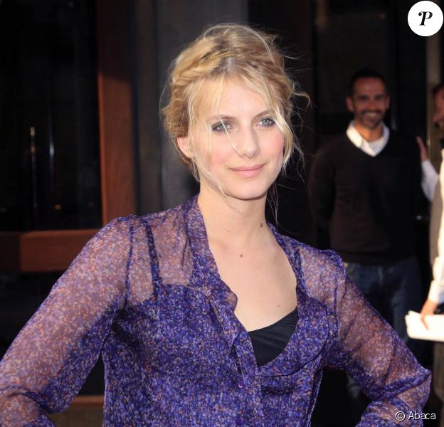 Résultats foot et matchs en live ligue 1 : Mélanie Laurent infatigable et rayonnante aux côtés d'Ewan ...