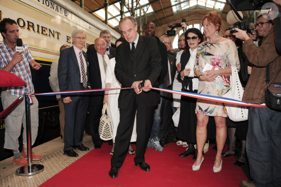 Frédéric Mitterrand lors de l'inauguration de l'opération A vous de lire au sein de la Gare du Nord à Paris le 25 mai 2011