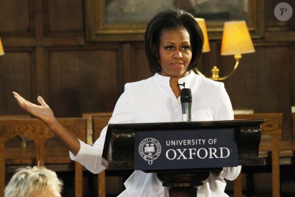Michelle Obama rencontre des écolières d'Oxford, le 25 mai 2011.