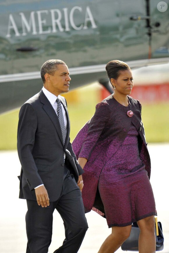 Barack et Michelle Obama à l'aéroport de Stansted, près de Londres, prennent Air Force One en direction de Deauville pour le sommet du G8, le 26 mai 2011.