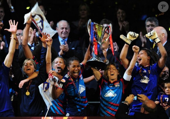 Les footballeuses de l'équipe féminine de l'Olympique Lyonnais ont triomphé lors de la finale de la Ligue des Champions, jeudi 26 mai 2011, face à l'équipe de Potsdam.