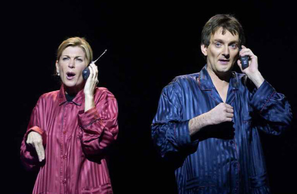 Michèle Laroque et Pierre Palmade sur scène en 2002 dans Ils se sont aimés