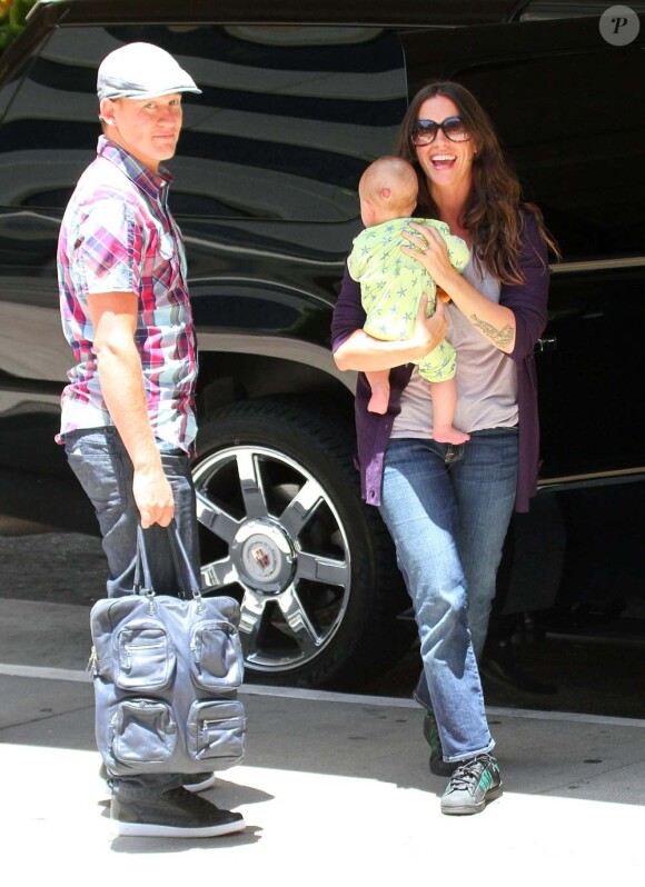 Alanis Morissette, Mario Treadway et leur fils Ever, à Los Angeles, le 1er juin 2011.