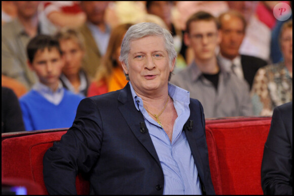 Patrick Sébastien, sur le plateau de Vivement dimanche, sur France 2, en avril 2011.