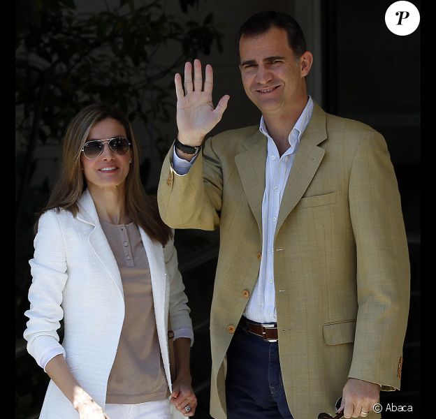 Letizia et Felipe d'Espagne à l'hôpital San Jose de Madrid le 4 juin 2011 sont allés rendre visite au roi Juan Carlos après son opération