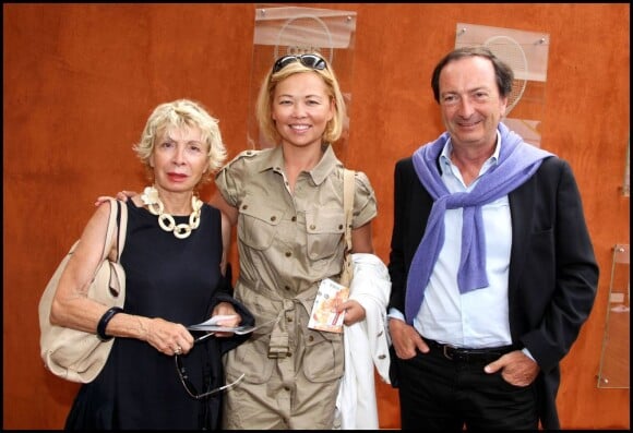 Anny Courtade, Michel-Edouard Leclerc et sa compagne lors de la finale du tournoi de Roland-Garros, le diamnche 5 juin 2011.