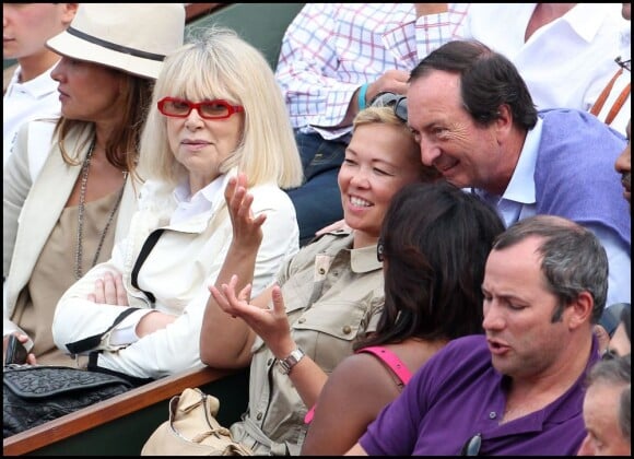 Mireille Darc et Michel-Edouard Leclerc lors de la finale du tournoi de Roland-Garros, le diamnche 5 juin 2011.